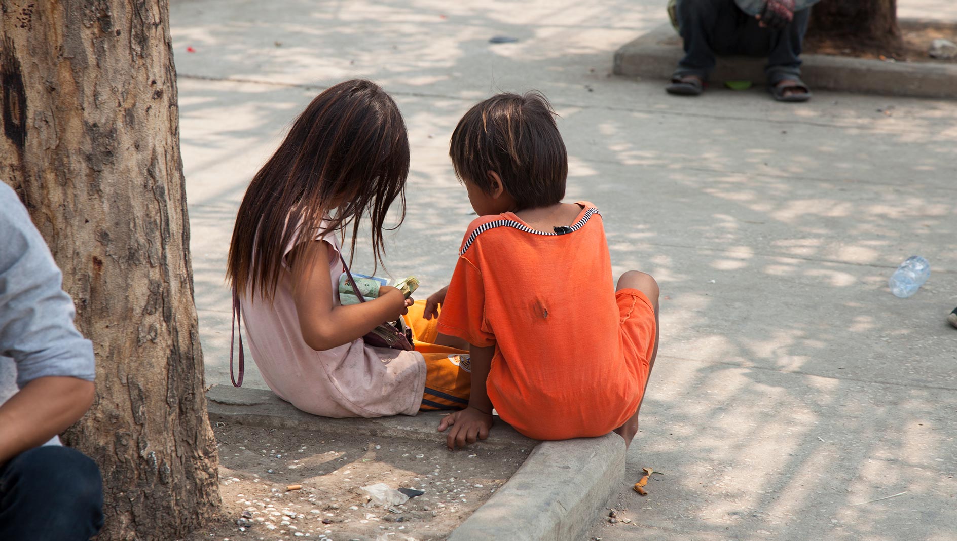 Bambini invisibili: lo sfruttamento dell'infanzia in Cambogia