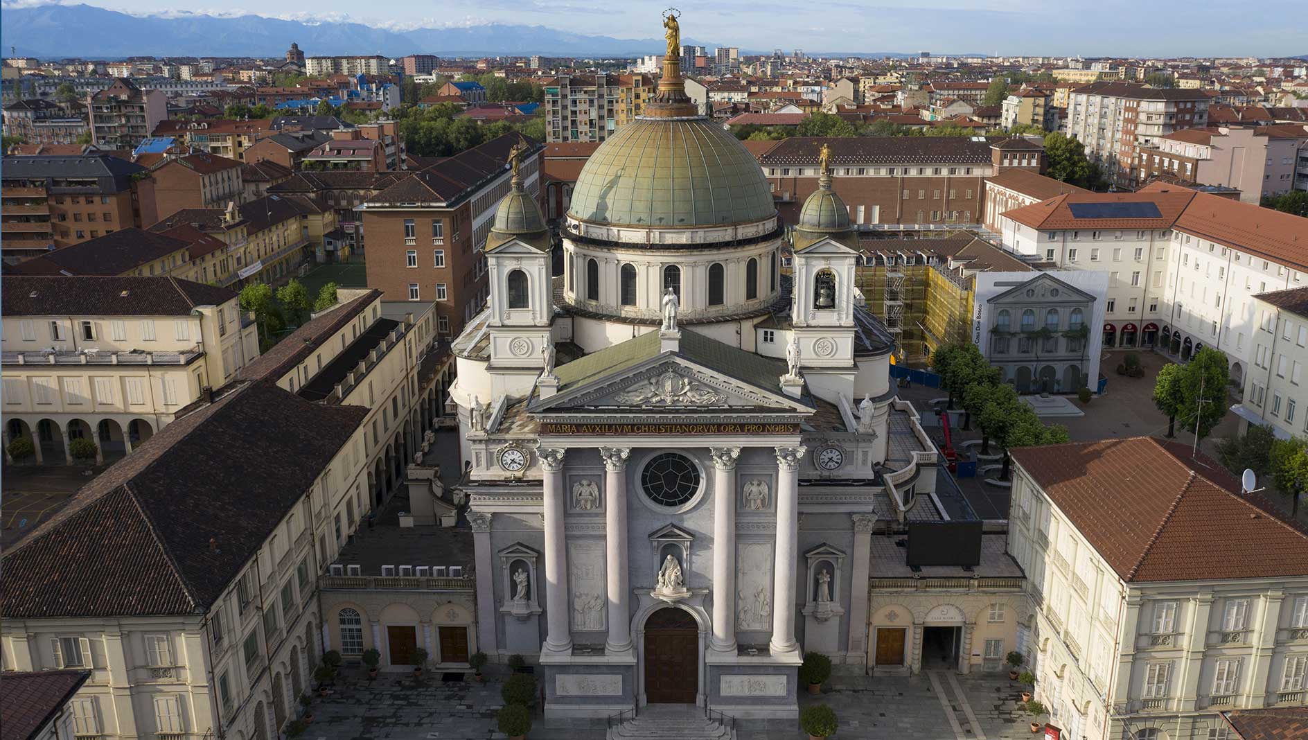 La Basilica di Maria Ausiliatrice a Torino vista dall'alto