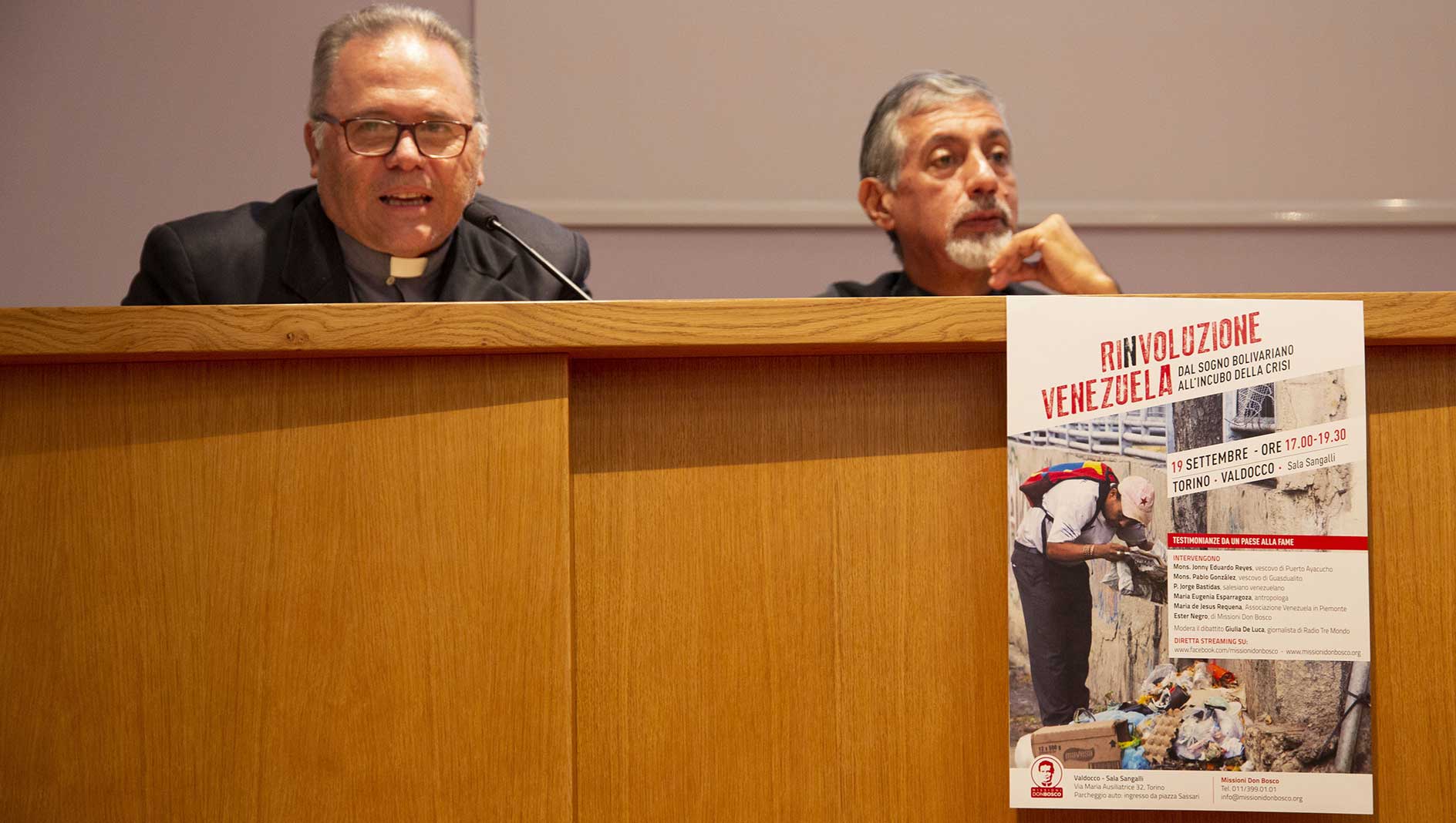 I due vescovi del Venezuela parlano all'evento Rinvoluzione Venezuela a Valdocco