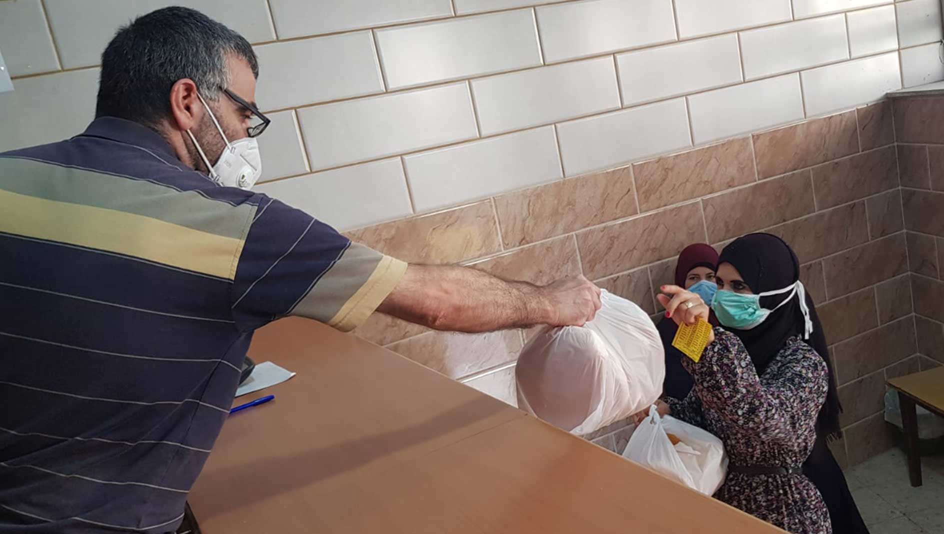 Distribuzione del pane a Betlemme