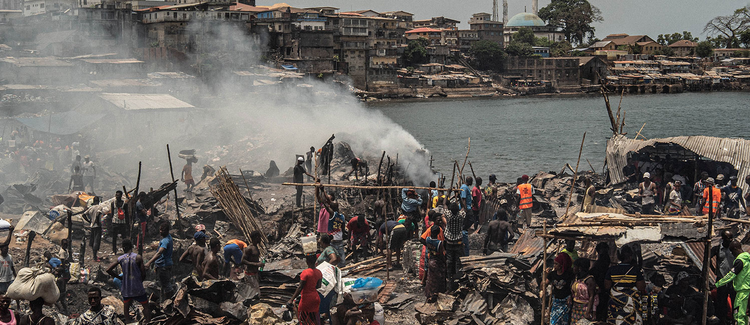 Incendio nella baraccopoli di Susan's Bay