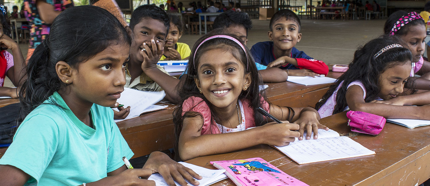 Bambini a scuola in Sri Lanka