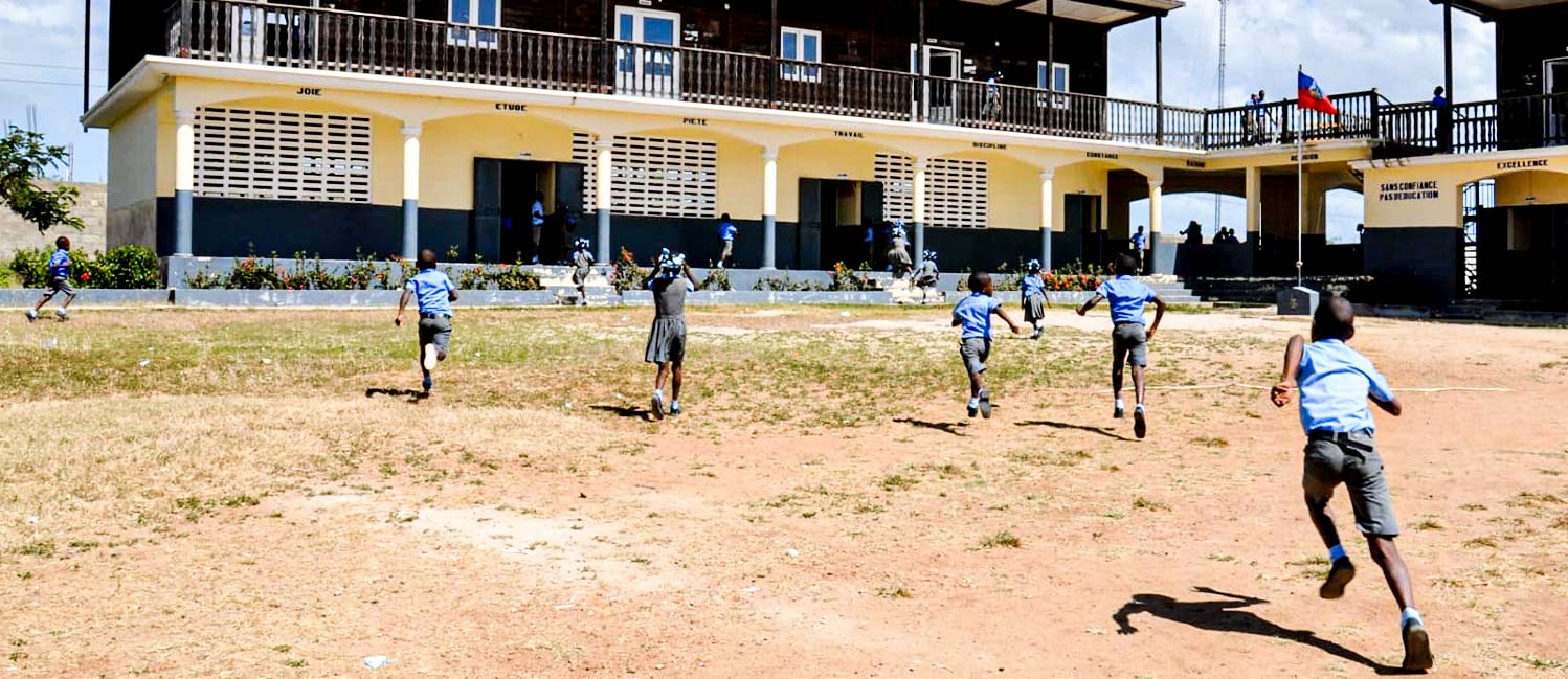 Bambini nell'oratorio di Haiti