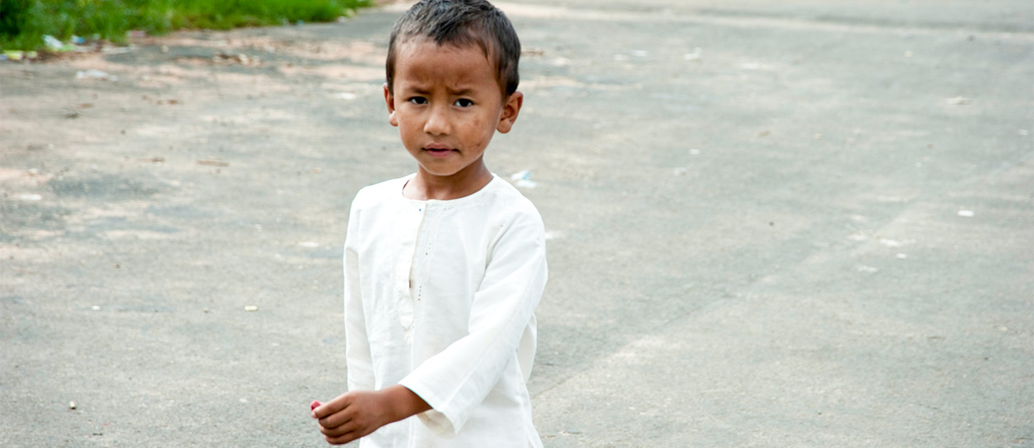 Primo piano di un bambino del Bangladesh