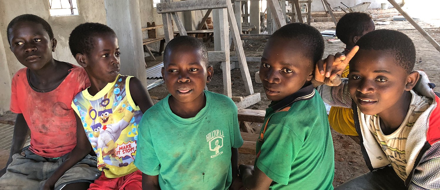 Gruppo di bambini di strada in Zambia