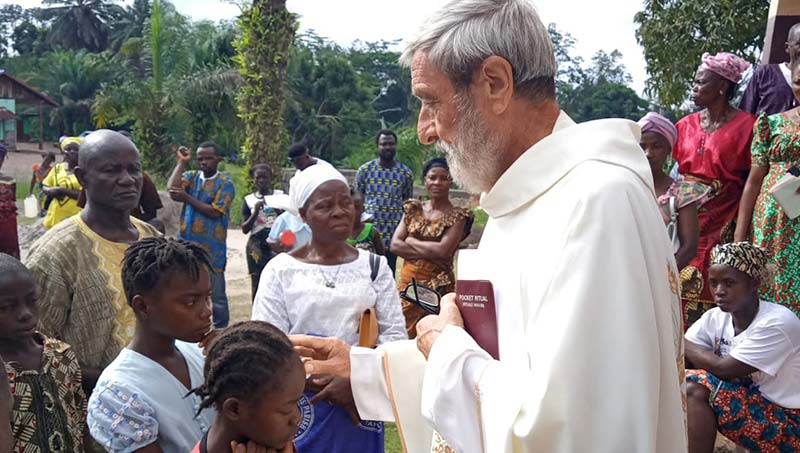 Padre Riccardo Castellino a Tappita