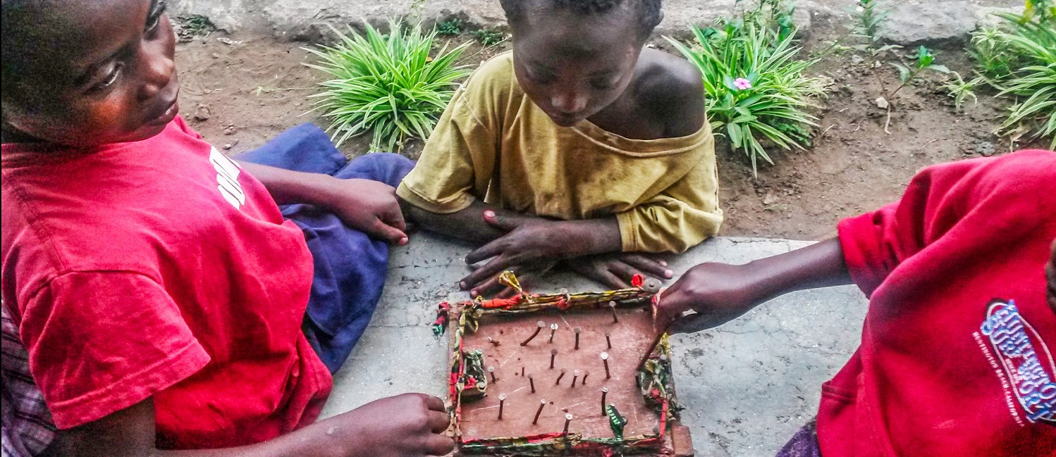 Bambini che giocano nella missione salesiana di Bukavu