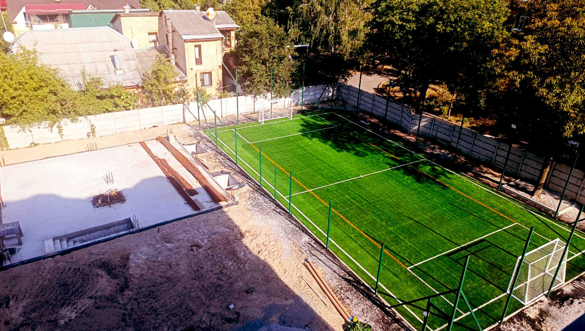 Campo da calcio e rifugio antiaereo conclusi