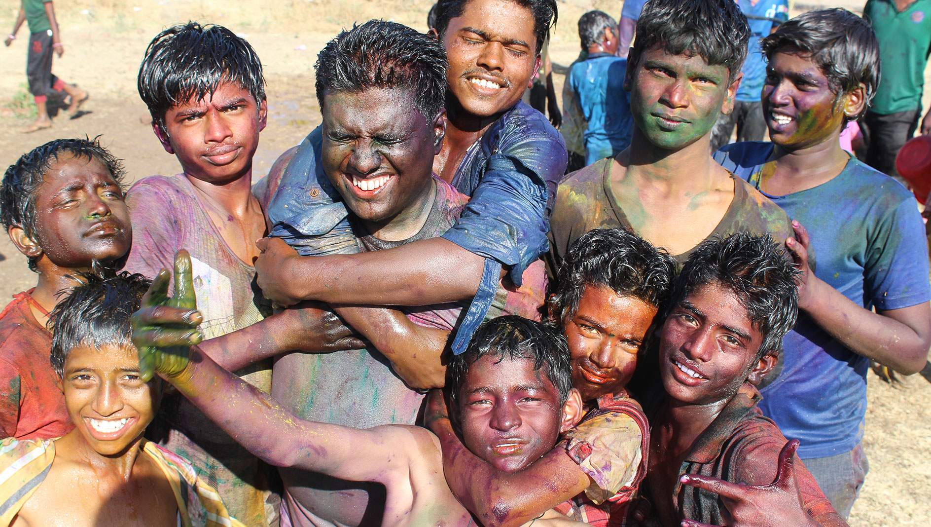 Un gruppo di giovani di Kalaburagi